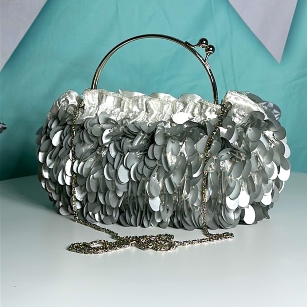 90's KISS LOCK METAL handle with chain Silver sequins clear beads